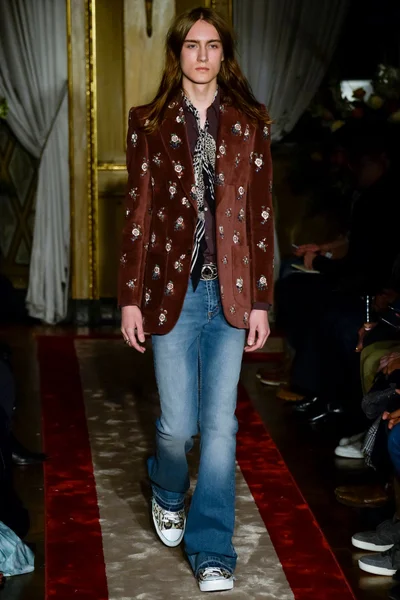 Look 11